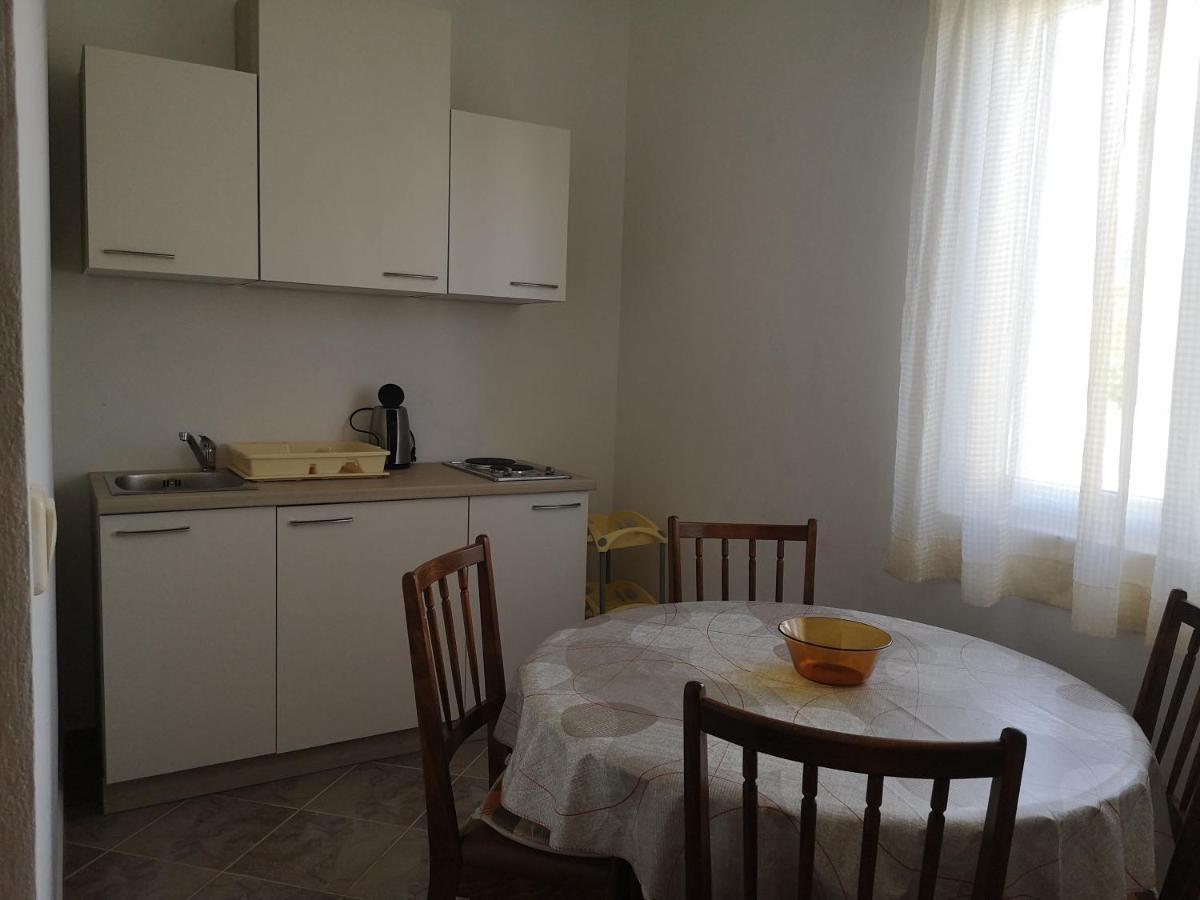 Apartman Nea Nin Exterior photo