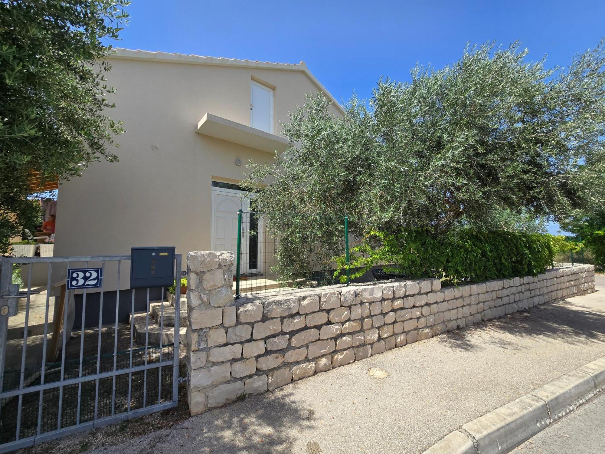 Apartman Nea Nin Exterior photo